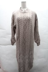 axes femme / 裾ボタンニットワンピース  ベージュ S-25-12-08-030-AX-OP-AS-ZS