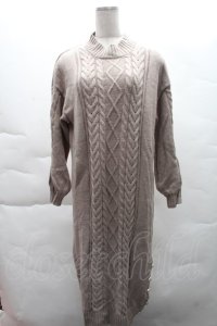 axes femme / 裾ボタンニットワンピース  ベージュ S-25-12-08-030-AX-OP-AS-ZS