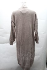 画像2: axes femme / 裾ボタンニットワンピース  ベージュS-25-12-08-030-AX-OP-AS-ZT590 (2)