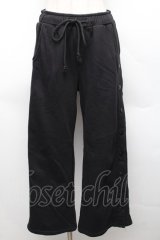 KRY CLOTHING / 刺繍サイドボタンスウェットパンツ  黒 S-25-12-16-048-EL-PA-HR-ZS