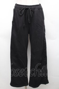 画像1: KRY CLOTHING / 刺繍サイドボタンスウェットパンツ  黒 S-25-12-16-048-EL-PA-HR-ZS