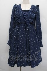 axes femme POETIQUE / 雪柄レースアップワンピース  紺 S-25-12-17-057-AX-OP-AS-ZS