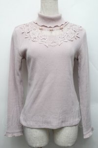 axes femme / パール付きハイネックニット  ピンク S-25-12-17-020-AX-TO-HR-ZS