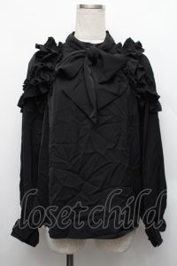 axes femme / リボン付フリルデザインブラウス  黒 S-25-12-17-029-AX-BL-AS-ZS