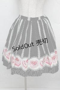 Emily Temple cute / ケーキプリントスカート  黒 S-25-12-23-043-ET-SK-AS-ZS