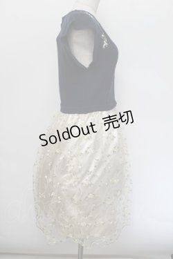 画像2: axes femme / レース×花柄ドッキングワンピース  紺ｘオフ S-26-01-04-044-AX-OP-AS-ZS