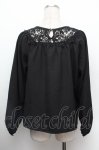 画像3: Fi.n.t / フラワーレース切り替えリボンブラウス  黒 S-26-01-13-013-CA-BL-HR-ZT616 (3)