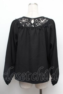 画像3: Fi.n.t / フラワーレース切り替えリボンブラウス  黒 S-26-01-13-013-CA-BL-HR-ZS