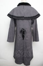画像2: axes femme POETIQUE / ケープ付きチェック柄コート  グレー S-26-01-15-053-AX-CO-HR-ZTC017 (2)