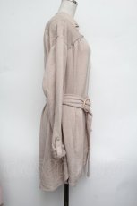 画像2: axes femme / ベルト付抜き襟カットチュニ  ベージュ S-26-01-25-027-AX-OP-AS-ZT507 (2)