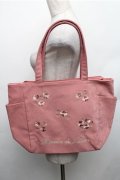 Maison de FLEUR / コスモス刺繍サイドポケットMトート  ダークピンク S-26-01-27-028-LO-BG-AS-ZS