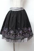 axes femme / メルヘン刺繍スカート  黒ｘグレー S-26-02-04-046-AX-SK-AS-ZS