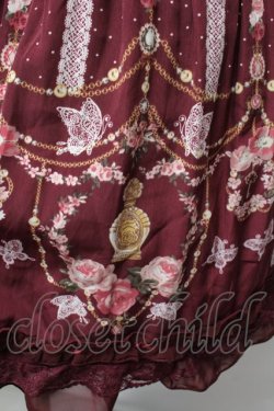 画像2: axes femme / パネル香水瓶柄プリーツスカート  ワイン S-26-02-04-058-AX-SK-HR-ZS