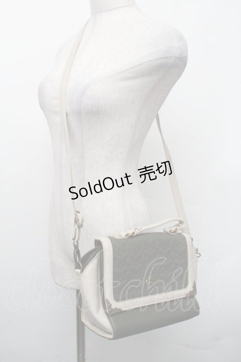 画像1: axes femme / 蝶々キルティングバッグ  カーキ S-26-02-13-013-AX-BG-AS-ZT0412W (1)