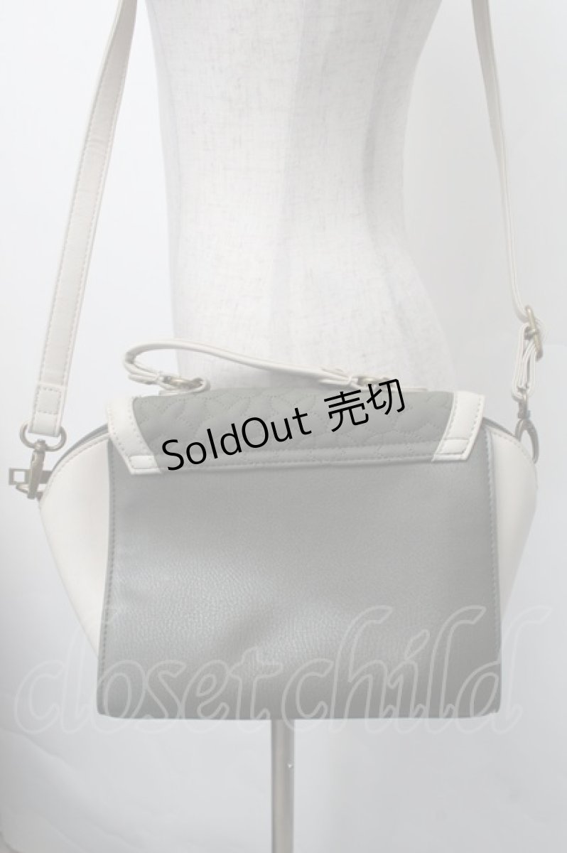 画像3: axes femme / 蝶々キルティングバッグ  カーキ S-26-02-13-013-AX-BG-AS-ZT0412W (3)