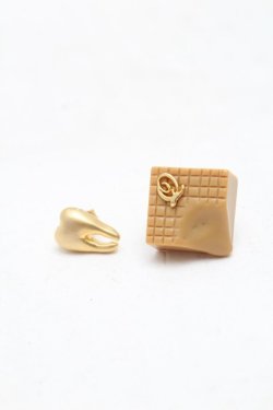 画像1: Q-pot. / キャラメル&トゥースピアス  ブラウン S-26-02-18-002-QP-AC-AS-ZS