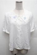 Fi.n.t / リトルローズ刺繍カットワーク衿ブラウス  白 S-26-02-23-027-CA-BL-HR-ZS
