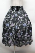 axes femme / ローズ柄タックスカート  黒 S-26-02-25-057-AX-SK-HR-ZS