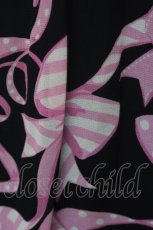 画像5: Angelic Pretty / ラッピングリボンジャンパースカート  黒ｘピンク S-26-03-04-052-AP-OP-HR-ZS (5)