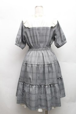 画像2: axes femme / リボンブローチティアードワンピース  白ｘグレー S-26-03-06-046-AX-OP-HR-ZS