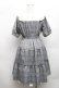 画像2: axes femme / リボンブローチティアードワンピース  白ｘグレー S-26-03-06-046-AX-OP-HR-ZS (2)