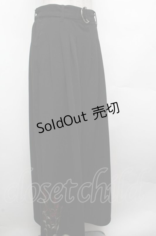 画像3: axes femme / リリー刺繍タック入ワイドパンツ  黒 S-26-03-08-057-AX-PA-AS-ZS (3)