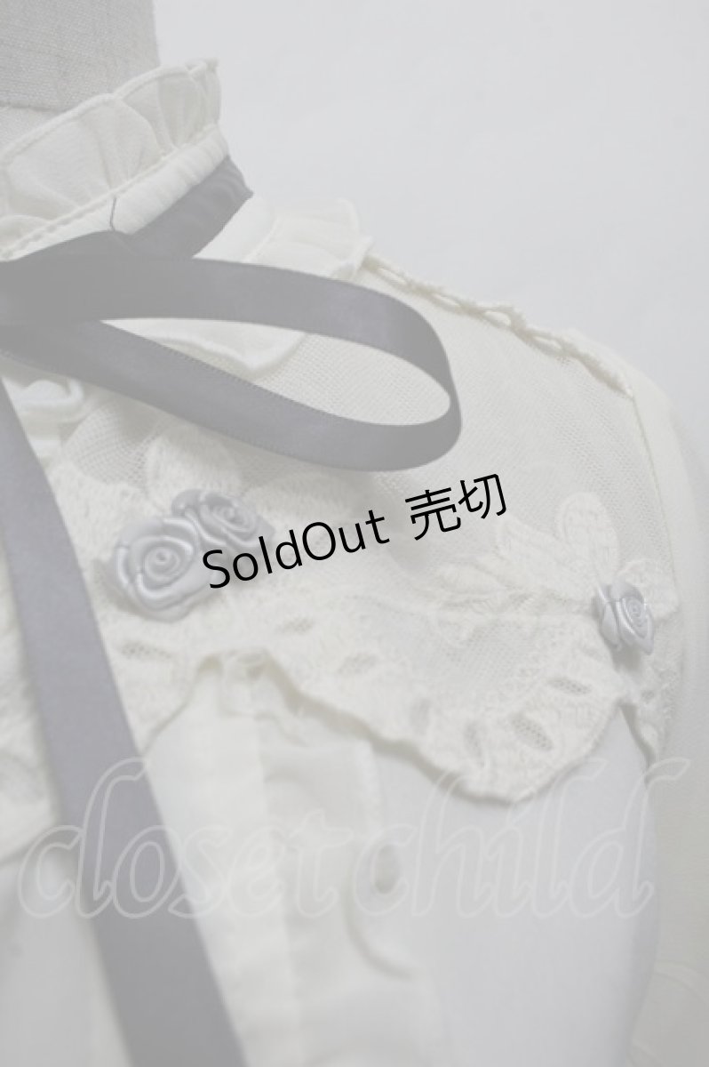 画像2: axes femme POETIQUE / 巻き薔薇デザインフリルブラウス  アイボリー S-26-03-14-013-AX-BL-HR-ZS (2)