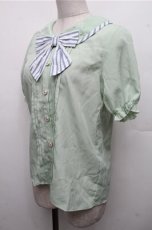 画像3: axes femme POETIQUE / パイピングデザインブラウス  グリーン S-26-03-15-035-AX-BL-HR-ZS (3)