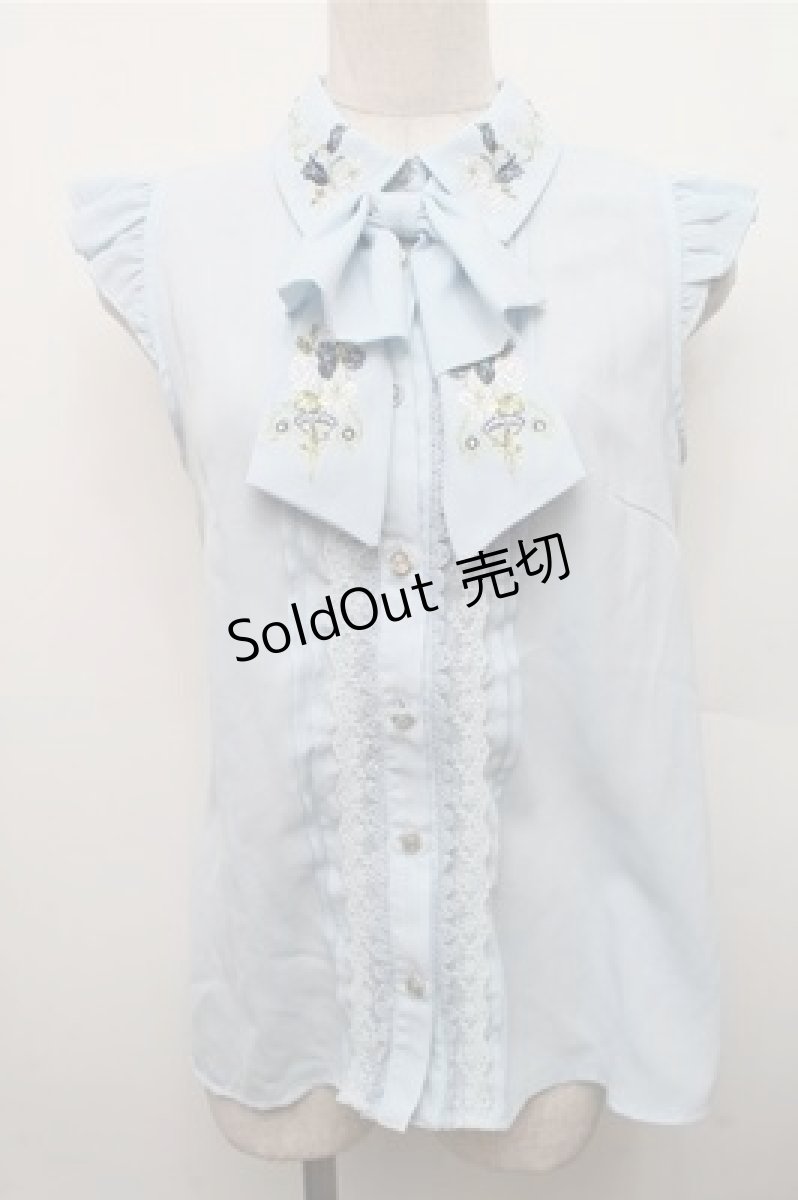 画像1: axes femme / 刺繍リボンノースリーブブラウス  サックス S-26-03-15-036-AX-BL-HR-ZS (1)