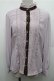 画像1: axes femme POETIQUE / タックレーススタンドネックブラウス  ラベンダー S-26-03-15-032-AX-TO-HR-ZS (1)
