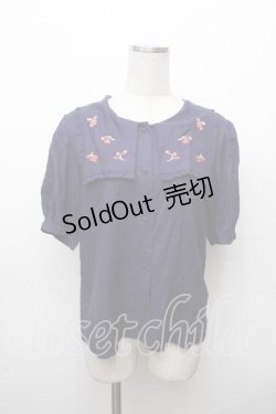 画像1: Fi.n.t / クランベリー刺繍スクエア衿ブラウス  紺 S-26-03-19-019-CA-BL-AS-ZS