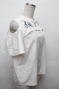 画像3: axes femme POETIQUE / ダークマリン肩開き刺繍ブラウス  白 S-26-03-19-003-AX-BL-AS-ZS