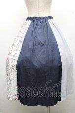 画像2: axes femme / スカーフ風花柄切替スカート  紺ｘ白 S-26-04-01-1023-AX-SK-AS-ZS (2)