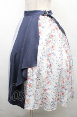 画像3: axes femme / スカーフ風花柄切替スカート  紺ｘ白 S-26-04-01-1023-AX-SK-AS-ZS (3)