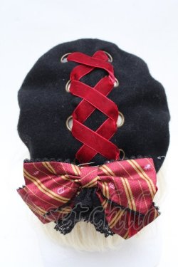 画像2: ATELIER PIERROT / ハリー・ポッター リボンブローチ付きレースアップベレー帽  黒ｘ赤 S-26-04-04-045-EL-AC-HR-ZS