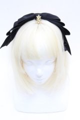 ALICE and the PIRATES / サテンリボンのまんなかリボンカチューシャ  黒 S-26-04-04-050-PA-AC-AS-ZS