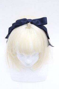 画像1: ALICE and the PIRATES / サテンリボンのまんなかリボンカチューシャ  紺 S-26-04-04-031-PA-AC-AS-ZS