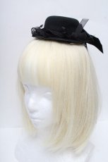 画像1: GOTH / コサージュ付きレースミニハット  黒 S-26-04-07-018-GO-AC-HR-ZS (1)
