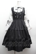 画像1: axes femme POETIQUE / 姫袖風ジャンパースカートドッキングワンピース  黒ｘ白 S-26-04-10-047-AX-OP-HR-ZS (1)