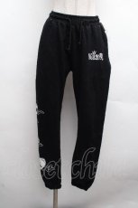 画像1: NieR Clothing / プリントスウェットパンツ  黒 S-26-04-10-060-PU-PA-HR-ZS (1)