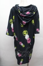 画像2: NieR Clothing / フードプリントプルオーバー  黒 S-26-04-10-021-PU-TO-HR-ZS (2)
