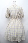 画像2: Amavel / リボンブローチ付きチェックワンピース F ベージュ S-26-04-18-1047-CA-OP-TE-ZS (2)