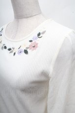 画像3: axes femme / シフォンスリーブ花刺繍カットソー  オフ S-26-04-18-1019-AX-TO-HR-ZS (3)