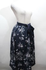 画像3: axes femme / パピヨンフルールプリントスカート  紺 S-26-04-19-059-AX-SK-HR-ZS (3)