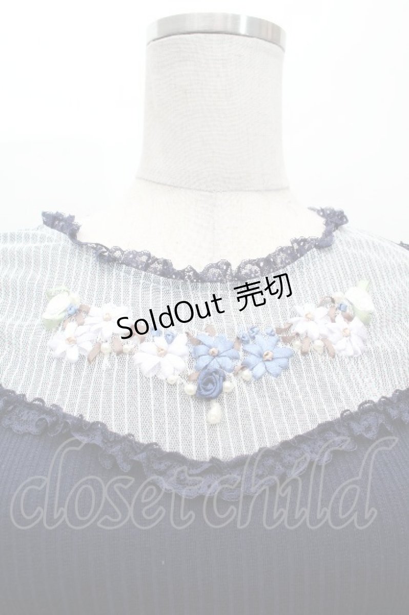 画像4: axes femme POETIQUE / ブーケリボン刺繍リブプルオーバー  紺 S-26-04-19-023-AX-TO-AS-ZS (4)