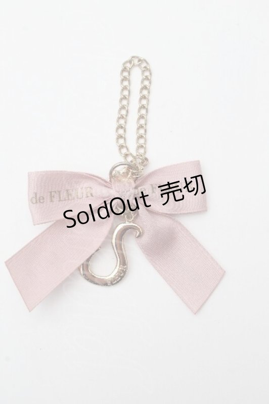 画像2: Maison de FLEUR / イニシャルリボンチャーム  ピンク S-26-04-20-1004-LO-BG-HR-ZS (2)