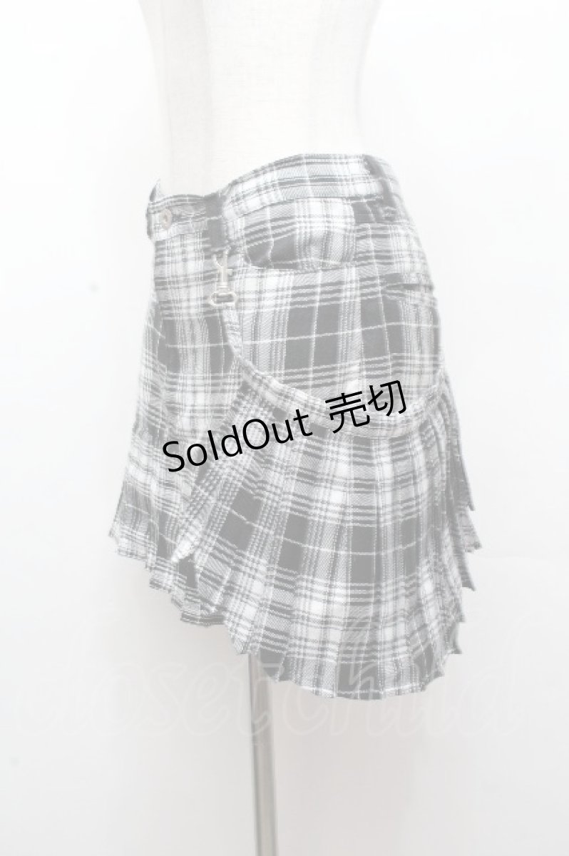 画像2: SEXY DYNAMITE LONDON / フラップ付チェックスカート S 黒ｘ白 S-26-04-20-054-PU-SK-HR-ZS (2)