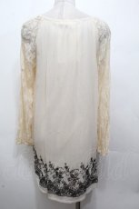 画像2: axes femme / 袖レース刺繍入りチュニ  キナリ S-26-04-24-013-AX-TO-HR-ZS (2)