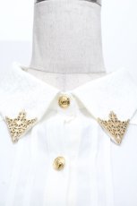 画像4: axes femme POETIQUE / 衿金具付きブラウス  白 S-26-04-24-015-AX-BL-AS-ZS (4)