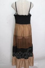 画像2: axes femme NOSTALGIE / 配色ティアードキャミワンピース  黒ｘブラウン S-26-04-25-1035-AX-OP-AS-ZS (2)